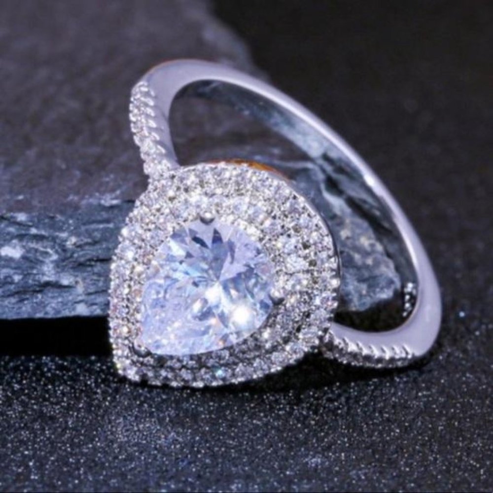 TEARDROP 925 STERLING SILVER PEAR CUT DIAMOND RING - Picture 4 of 5